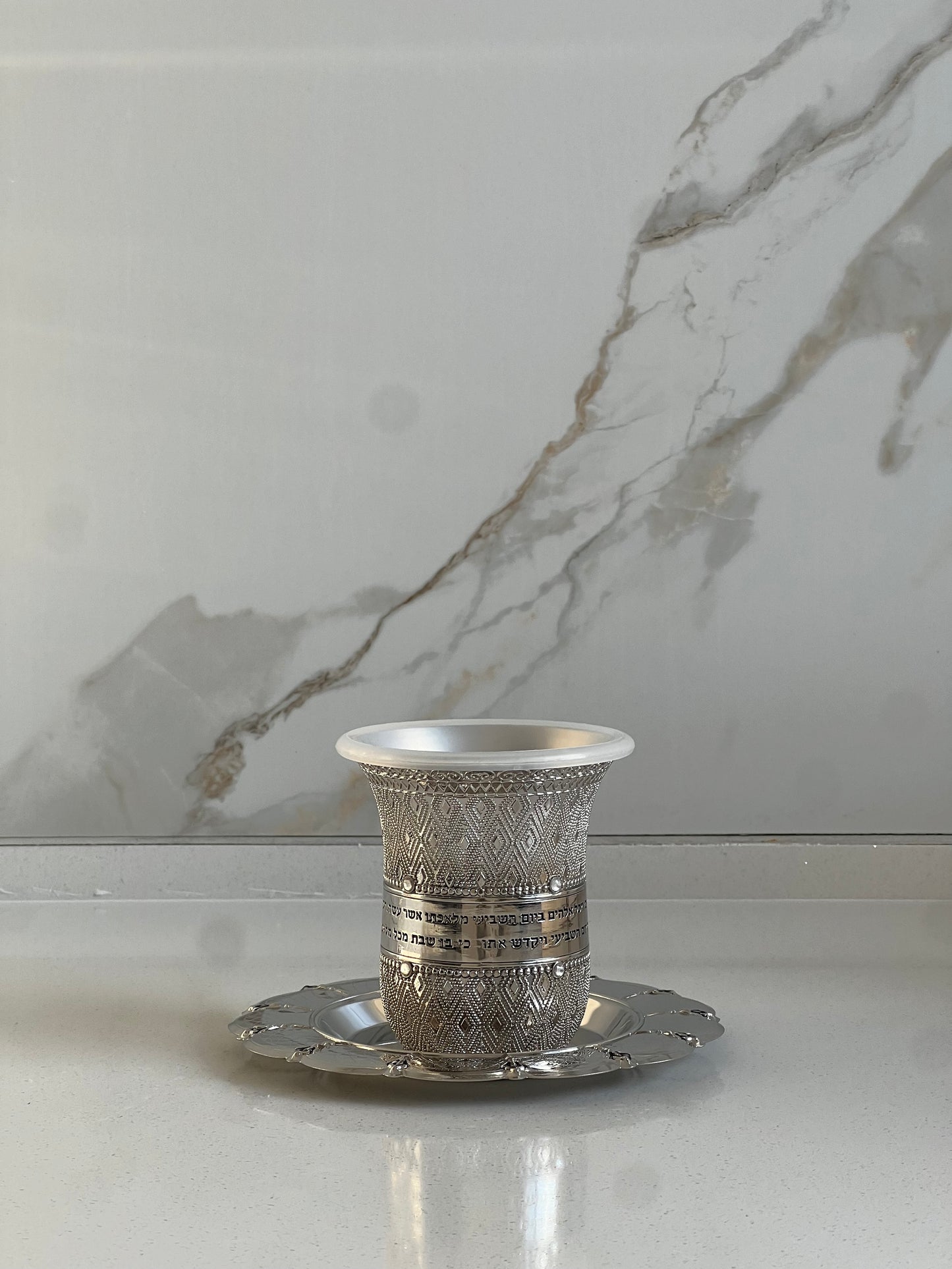 גביע קידוש כסוף משובץ